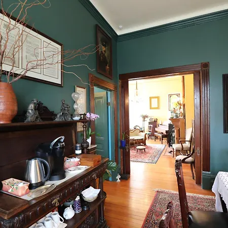 Adams Pragge House - Victorian Bed & Breakfast-3